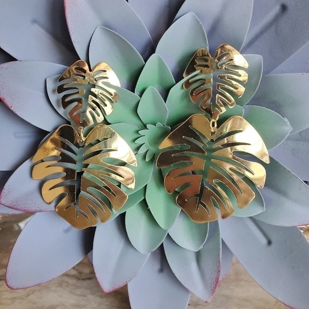 NEW Large Gold Monstera Leaf Earrings - Picture 4 of 5